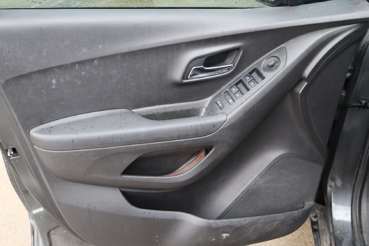 Used 2020 Chevrolet Trax LS w/ Tint and Cruise Package FWD image 18