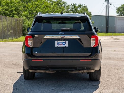 Certified 2024 Ford Explorer XLT RWD image 7