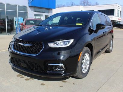 New 2026 Chrysler Pacifica Select