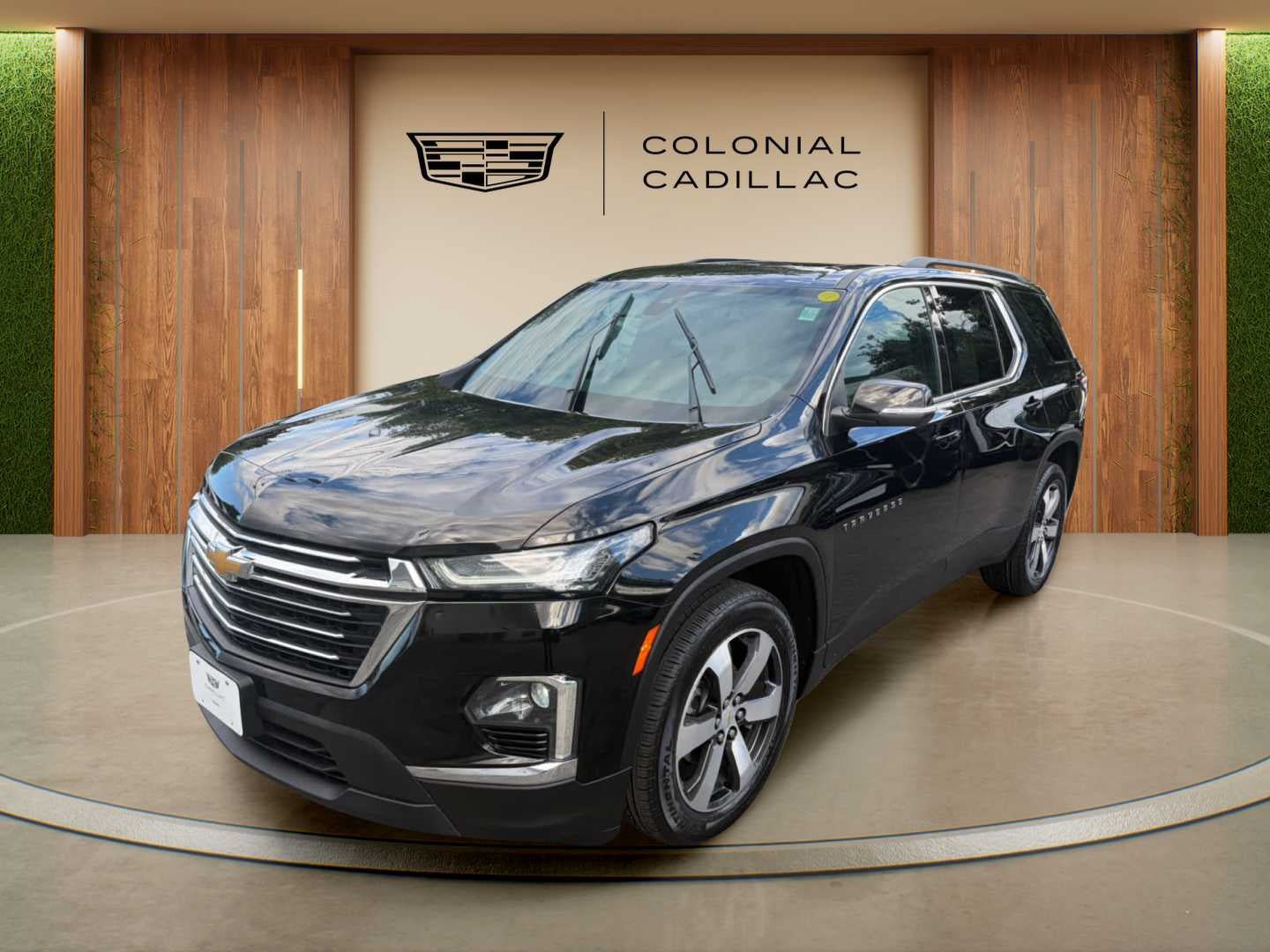 Used 2023 Chevrolet Traverse LT w/ LT Premium Package AWD/4WD image 1