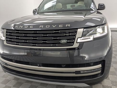 Certified 2025 Land Rover Range Rover SE image 23