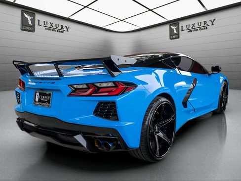 Used 2021 Chevrolet Corvette Stingray Coupe w/ Z51 Performance Package RWD image 8