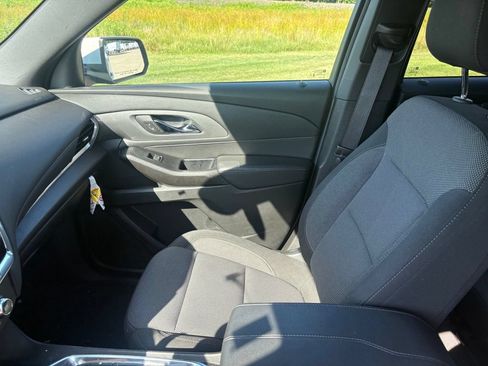 Used 2023 Chevrolet Traverse LT FWD image 14