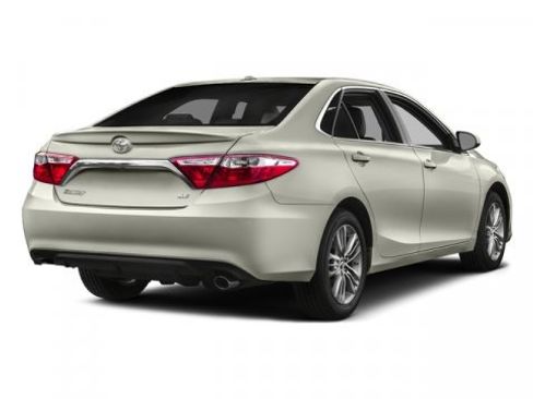 Used 2017 Toyota Camry SE w/ Moonroof Package image 3