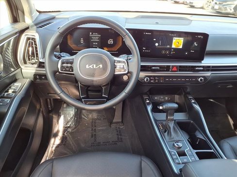 Used 2025 Kia Sorento EX w/ Panoramic Sunroof Package image 11