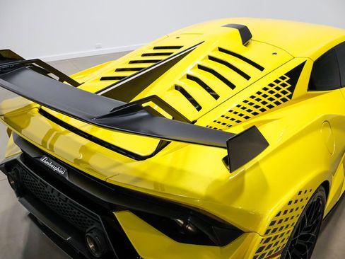 Used 2022 Lamborghini Huracan STO image 70