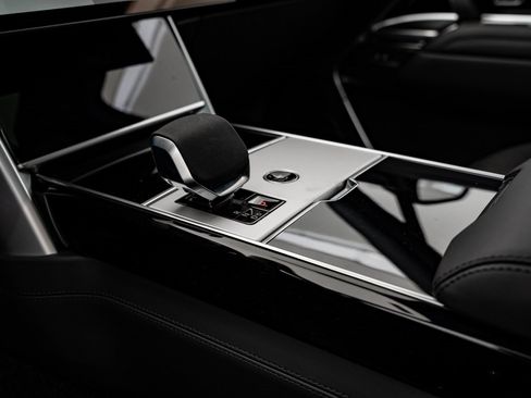 New 2026 Land Rover Range Rover SE image 36