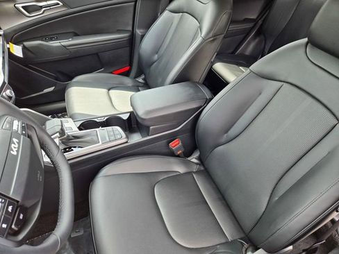 New 2026 Kia Sportage EX FWD image 17