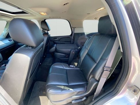 Used 2011 Chevrolet Tahoe LT w/ Luxury Package AWD/4WD image 4