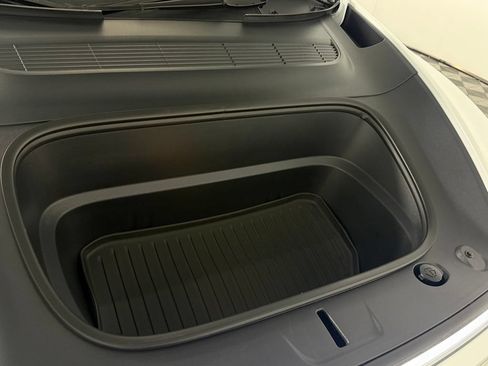 Used 2026 Tesla Model Y 2WD image 30