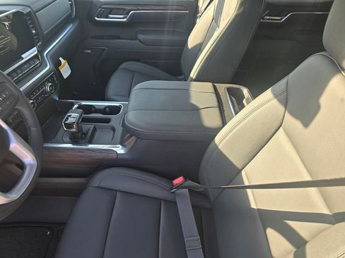 New 2026 GMC Sierra 1500 SLT image 17