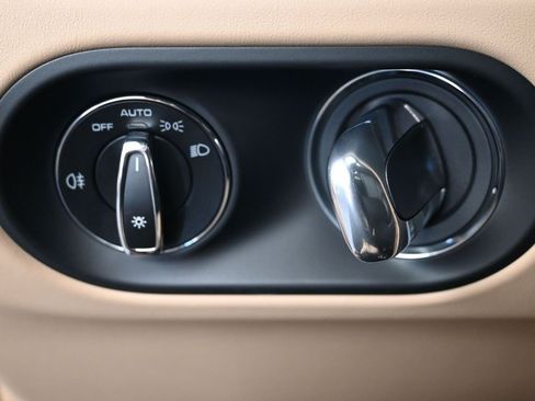 New 2026 Porsche Macan image 24