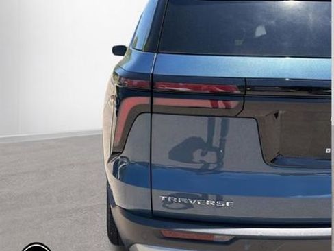 Used 2024 Chevrolet Traverse LT w/ LPO, Floor Liner Package FWD image 9