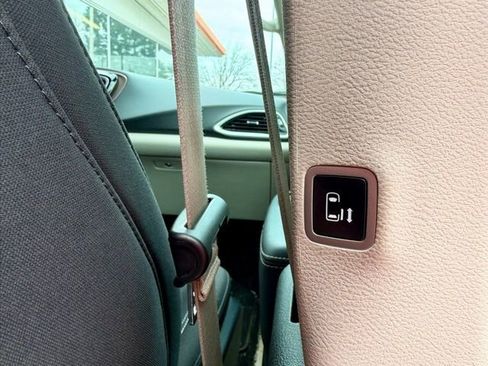 Used 2023 Chrysler Voyager LX image 20