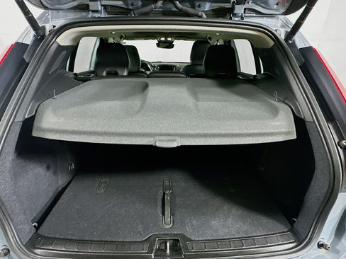 Used 2023 Volvo XC40 B4 Ultimate FWD image 27