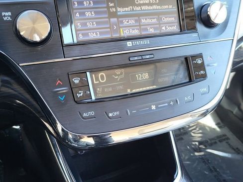 Used 2013 Toyota Avalon Limited w/ Technology Pkg image 18