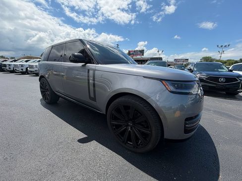 Used 2025 Land Rover Range Rover SE AWD/4WD image 1