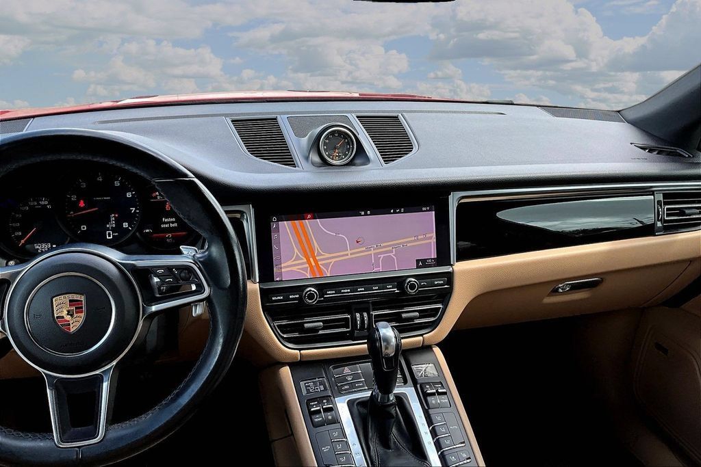 Used 2019 Porsche Macan w/ Premium Package Plus AWD/4WD image 9