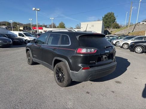 Used 2019 Jeep Cherokee Latitude w/ Cold Weather Group AWD/4WD image 6