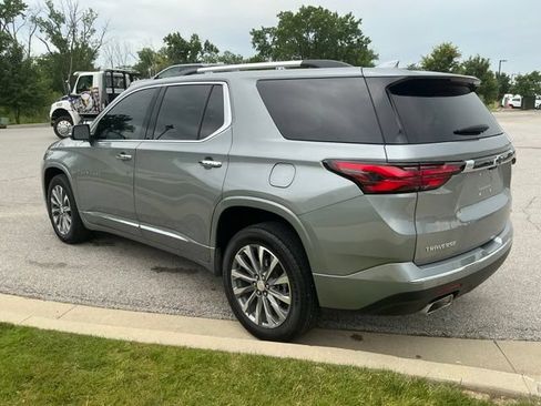 Used 2023 Chevrolet Traverse Premier FWD image 4