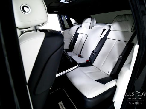 Used 2018 Rolls-Royce Phantom Sedan image 19