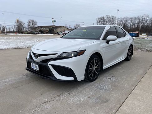 Used 2024 Toyota Camry SE image 2