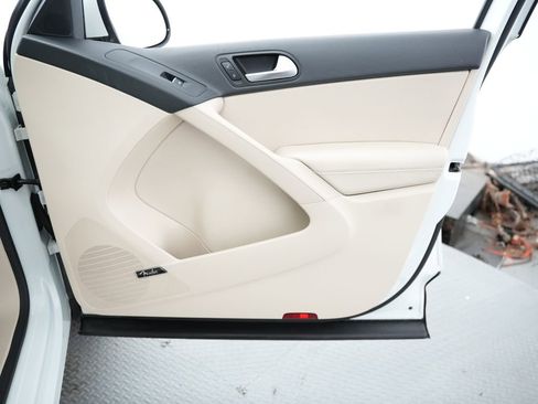 Used 2015 Volkswagen Tiguan SEL image 50