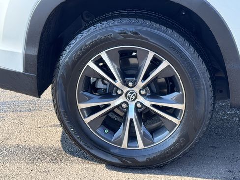 Used 2019 Toyota Highlander LE image 38