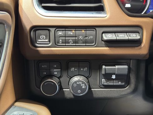 Used 2021 Chevrolet Suburban High Country w/ Premium Package image 36