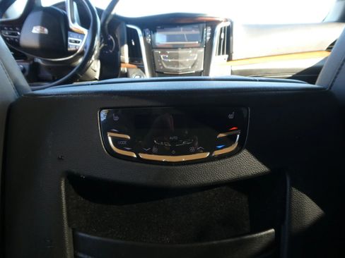 Used 2019 Cadillac Escalade ESV Luxury image 32