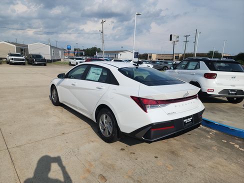New 2026 Hyundai Elantra SE FWD image 5