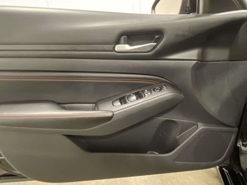 Used 2022 Nissan Altima 2.5 SR w/ Midnight Edition Package image 12