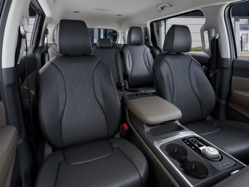 New 2026 Kia Carnival EX image 19