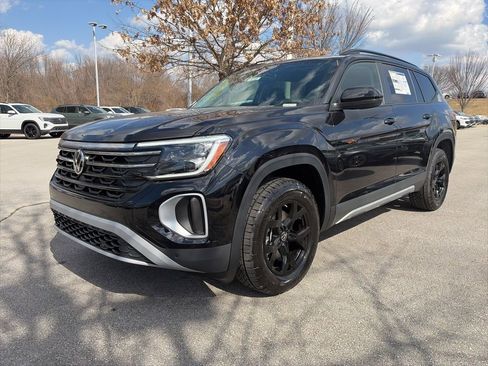 New 2026 Volkswagen Atlas Peak Edition image 3