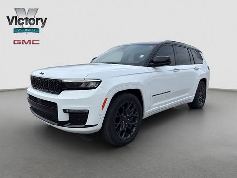 Used 2025 Jeep Grand Cherokee L Summit w/ Advanced Protech Group IV image 4