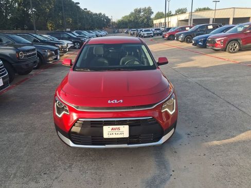 Used 2025 Kia Niro LX FWD image 5