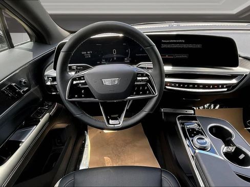 Certified 2024 Cadillac Lyriq Luxury AWD/4WD image 8
