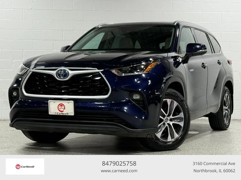Used 2021 Toyota Highlander XLE AWD/4WD image 1