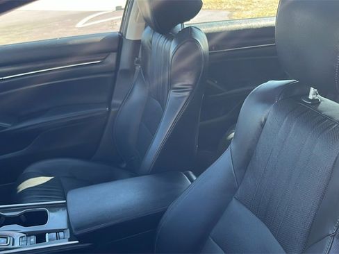 Used 2018 Honda Accord Touring image 9