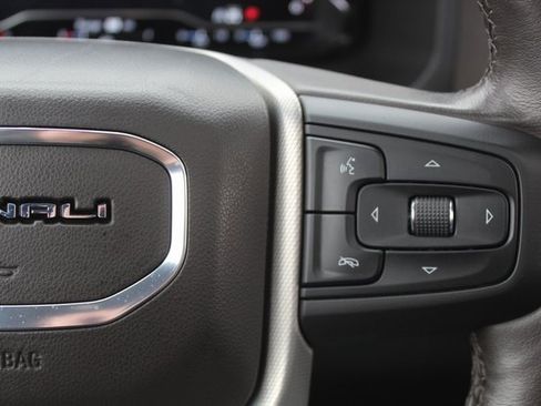 Used 2022 GMC Yukon Denali w/ Denali Premium Package image 26