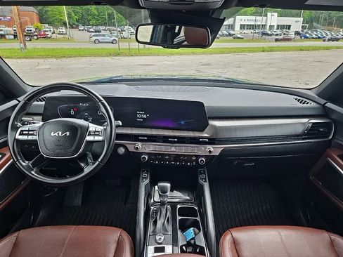 Used 2023 Kia Telluride EX w/ EX Captain's Chair Package FWD image 3