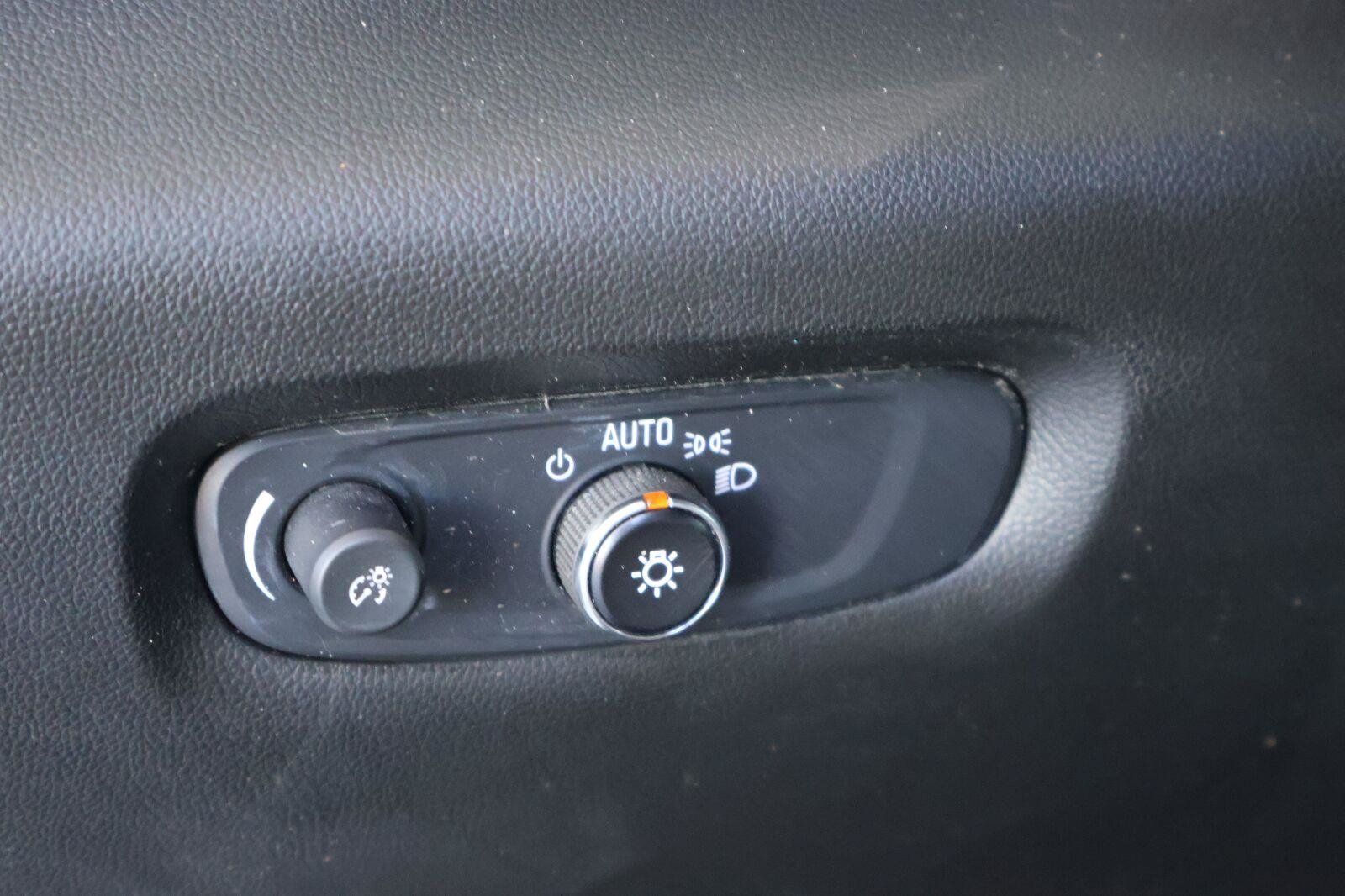 Used 2023 Chevrolet Traverse LS FWD image 22