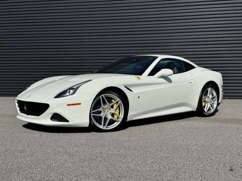 Used 2017 Ferrari California T image 11