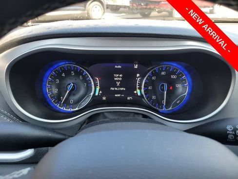 Used 2024 Chrysler Pacifica Touring-L w/ S Appearance Package FWD image 9
