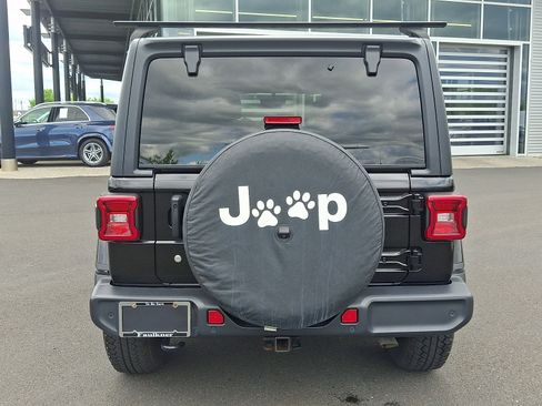 Used 2019 Jeep Wrangler Unlimited Sahara AWD/4WD image 5