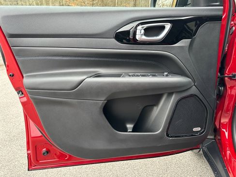 New 2026 Jeep Compass Latitude w/ Sun and Sound Group image 10