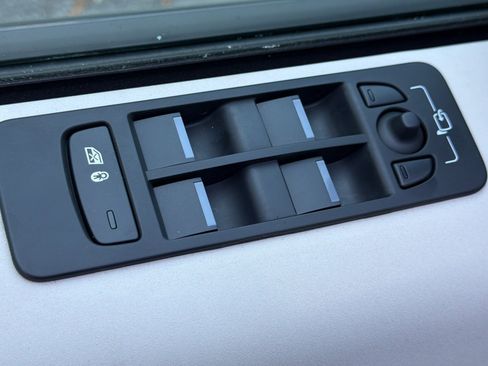 Certified 2025 Land Rover Discovery Sport S AWD/4WD image 13