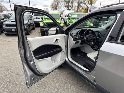 Used 2020 Jeep Compass Limited image 11