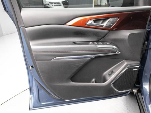 Used 2024 Chevrolet Traverse RS image 29