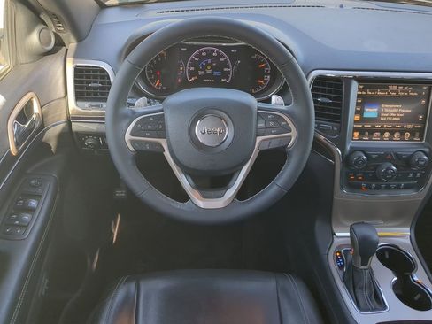 Used 2017 Jeep Grand Cherokee Limited image 24